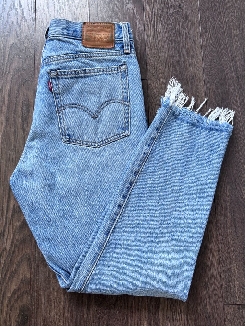LEVI'S Premium Wedgie Straight Raw Hem Distressed Jeans Size 29